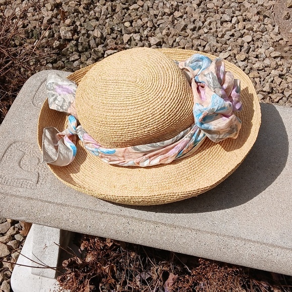 HELEN KAMINSKI 100% RAFFIA HAT, Elegant Straw Hat NWOT